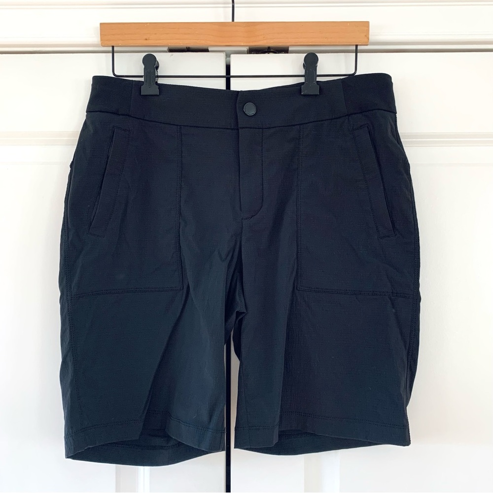 Athleta Trekkie Shorts Bermuda Black Hiking Pockets Stretch Tech Outdoors Size 8